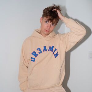 DR3AMIN tan kangaroo pocket hoodie wish blue and orange logo on front size XL